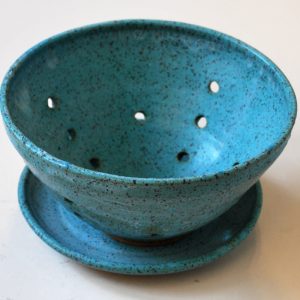 Berry Bowl in Matte Turquoise
